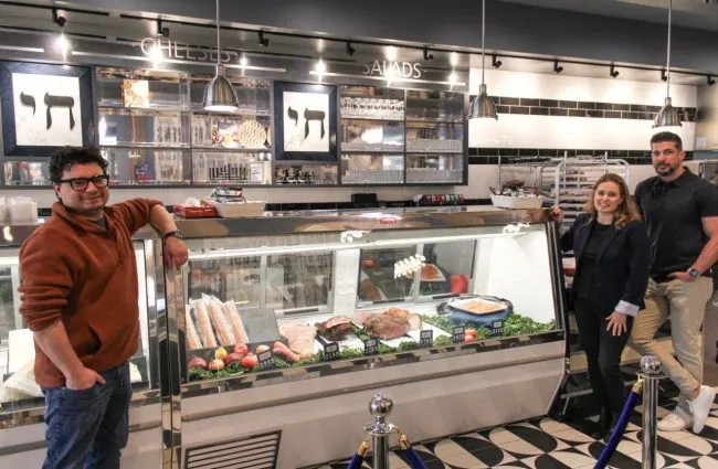 Photo of interior of Maven's Deli in Pawtucket