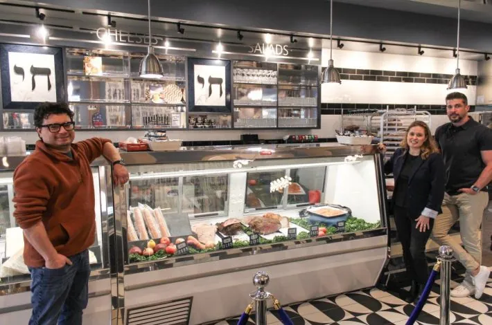 Photo of interior of Maven's Deli in Pawtucket